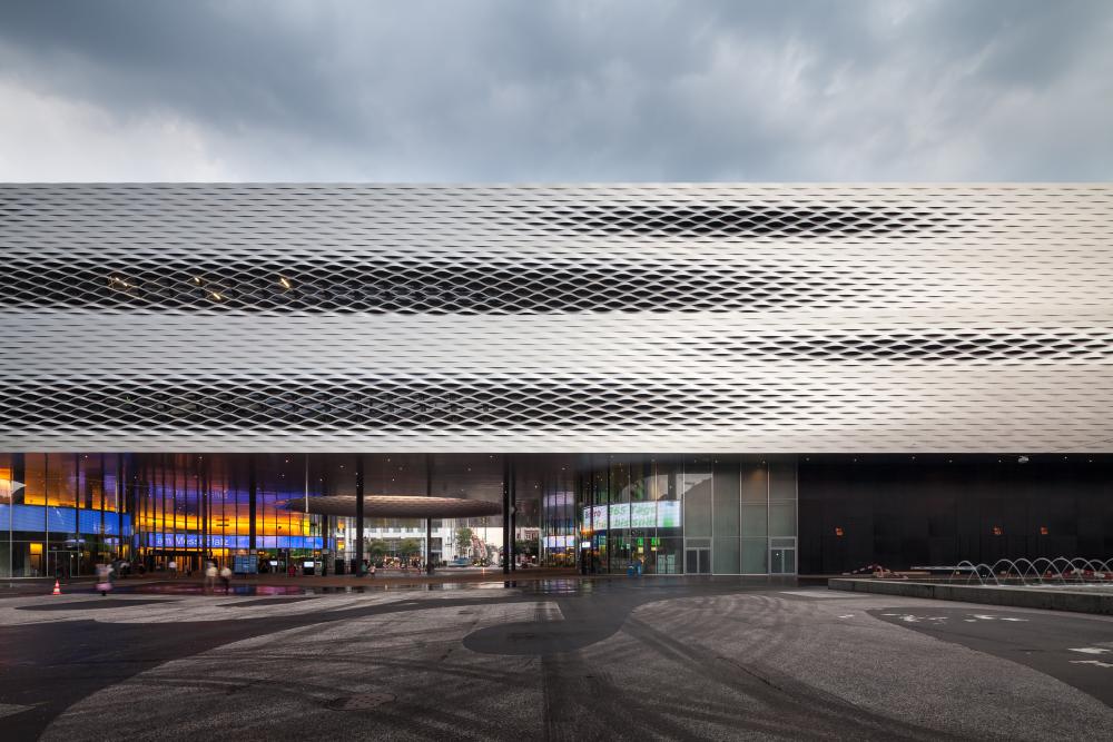 Cover photo of image set from Messe Basel New Hall, designed by Herzog & de Meuron and located in Basel, Switzerland. All photos by Pawel Paniczko Architectural Photography